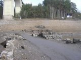 Část bývalé silnice při vjezdu na řetězový most - pravý břeh