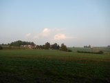Celkový pohled na Horní Rastory, vpravo Ovčín