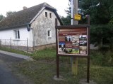 Informační tabule na začátku Dolních Rastor